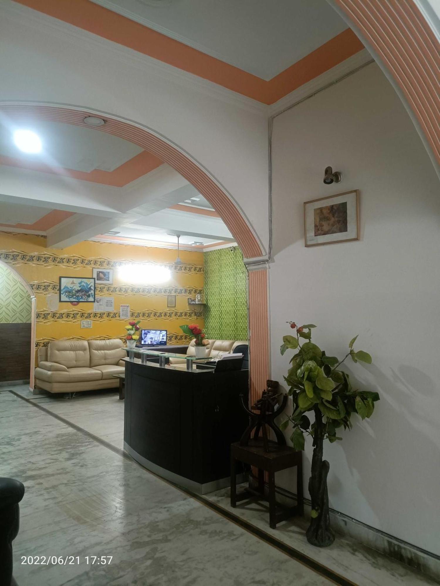 Oyo Metro View Residency Near Snow World Hotel Noida Exterior photo